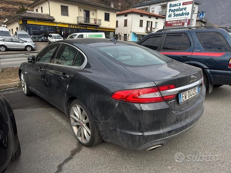 Usata Jaguar XF Portfolio 340 CV (250 kW) 2014 Nero Berlina