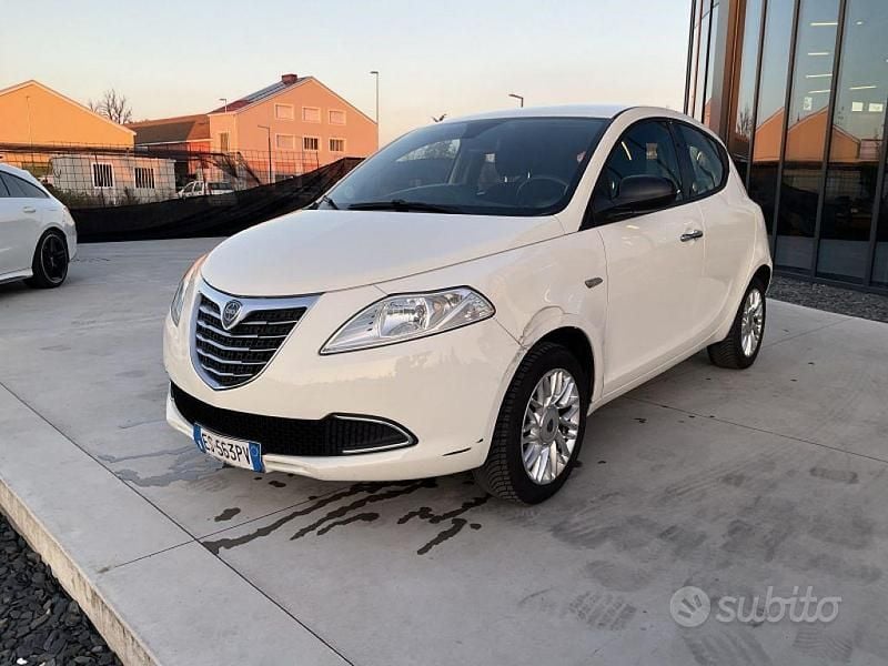 Usata Lancia Ypsilon Gold 69 CV (50 kW) 2013 Bianco Utilitaria