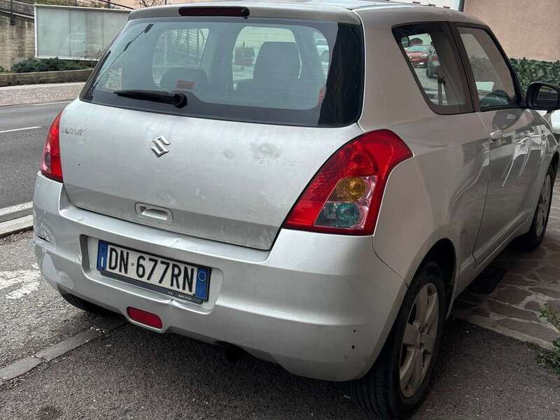 Grigio Usata 2008 Suzuki Swift GL Tre volumi | 1500 € (Ottimo prezzo) - Immagine 1/4