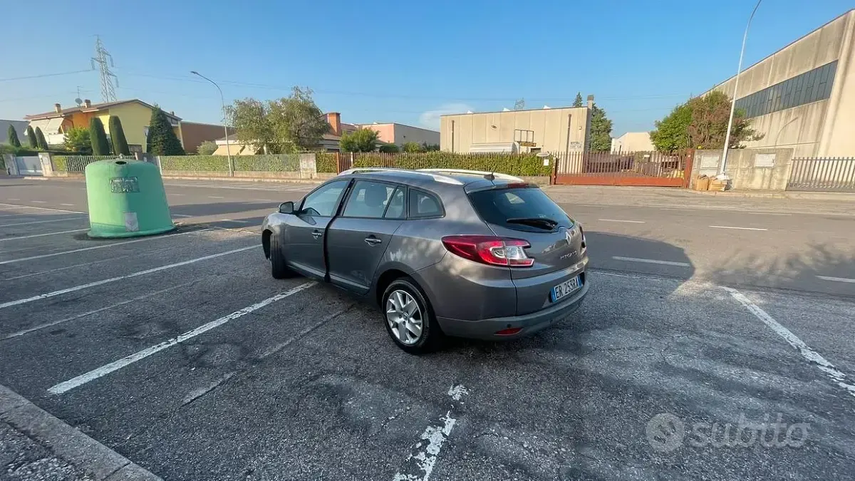 Usata Renault Mégane GrandTour 110 CV (80 kW) 2013 Grigio Station wagon