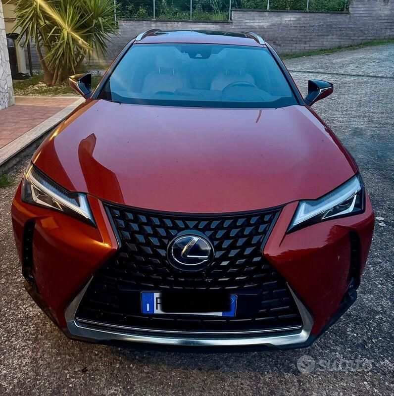 Usata 2019 Lexus UX SUV | 23.200 € (Molto cara) - Immagine 1/4
