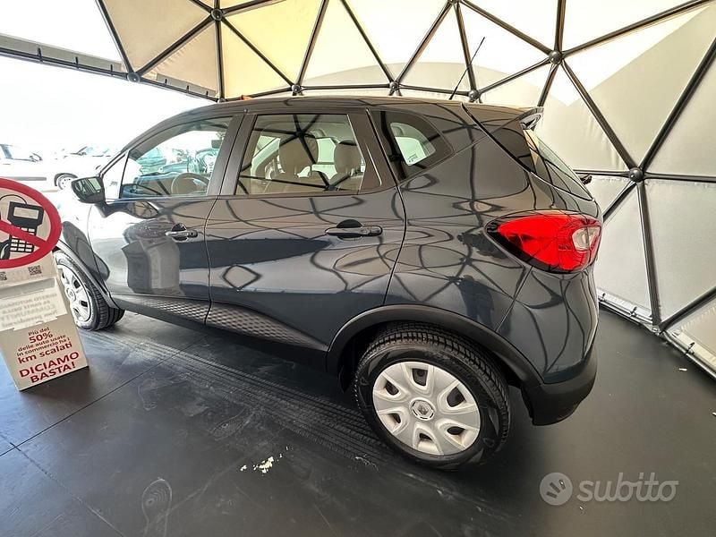 Usata Renault Captur Intens 90 CV (66 kW) 2016 Grigio SUV