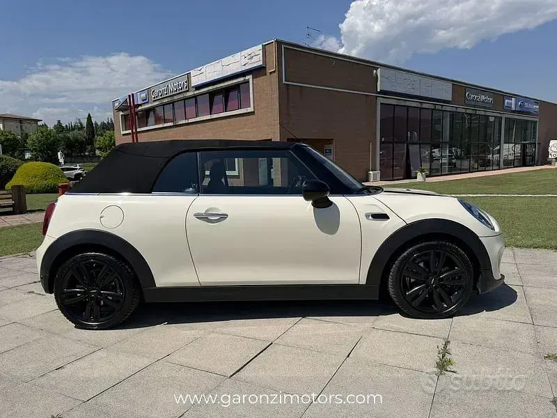 Usata Mini Cooper Cabriolet Hype 136 CV (100 kW) 2019 Beige Cabrio