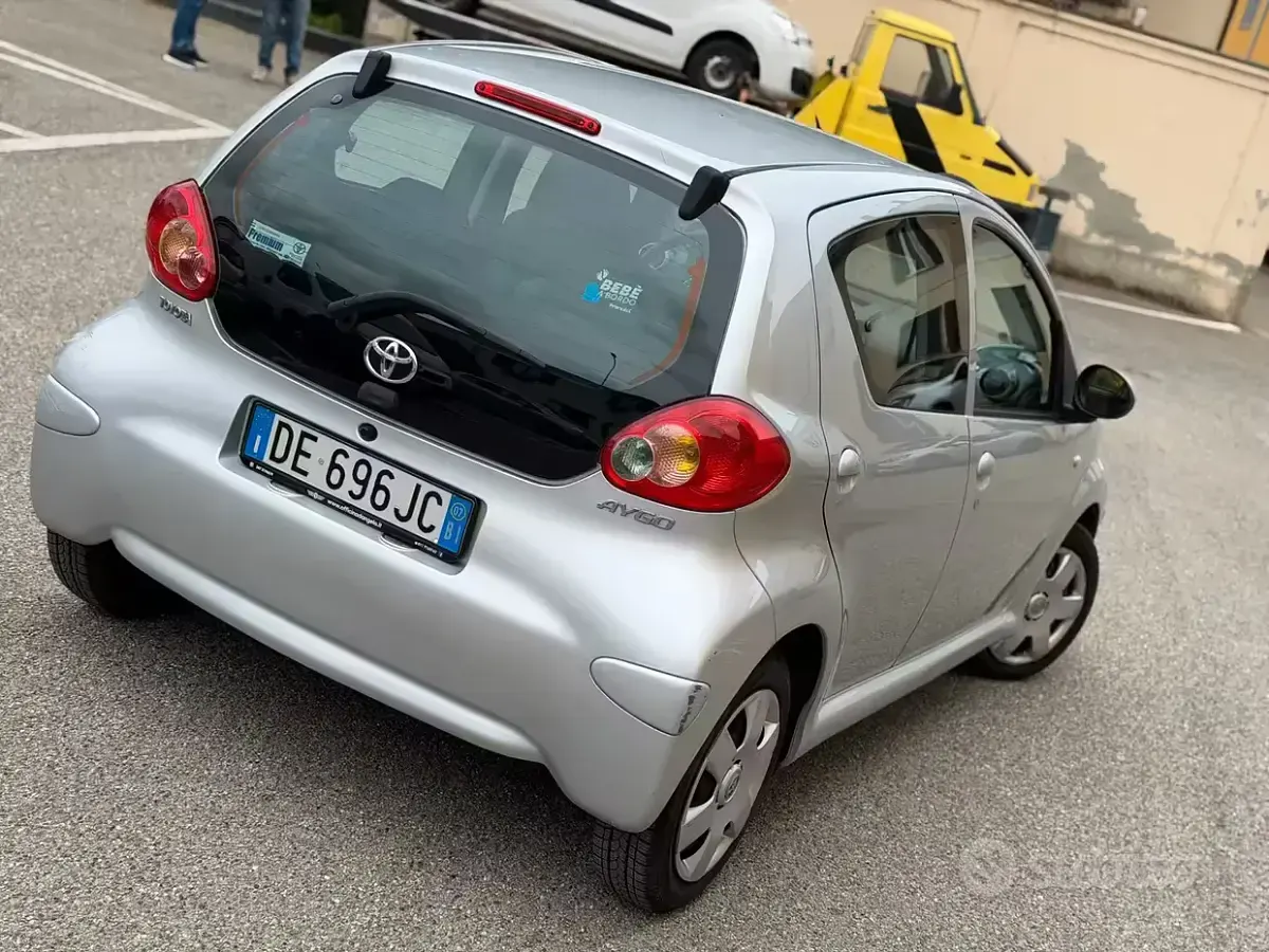 Gebraucht Toyota Aygo Sol 68 PS (50 kW) 2007 Grau Kleinwagen