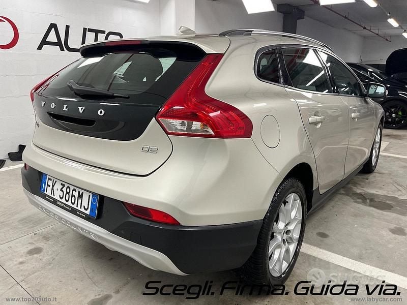 Usata Volvo V40 CC Business Edition 120 CV (88 kW) 2017 Beige Station wagon