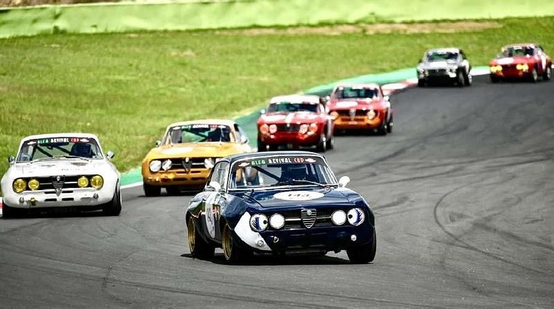 Usata Alfa Romeo 1750 238 CV (175 kW) 1969 Blu/azzurro Berlina