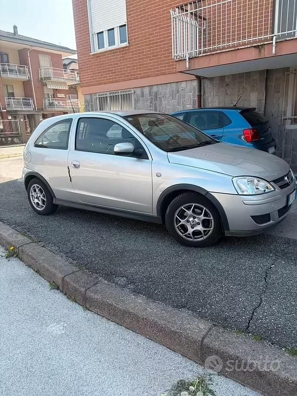 Usata Opel Corsa 75 CV (55 kW) 2003 Utilitaria