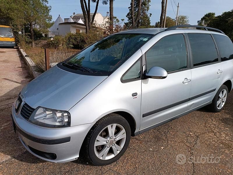 Usata Seat Alhambra Reference 140 CV (102 kW) 2010 Argento Monovolume