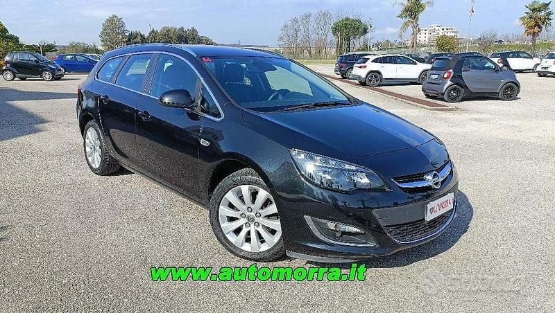 Usata Opel Astra Cosmo 110 CV (80 kW) 2014 Nero Station wagon