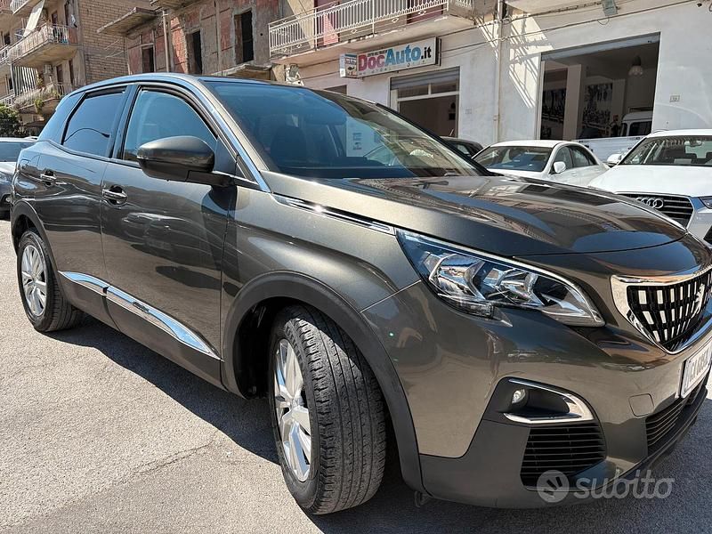 Grigio Usata 2017 Peugeot 3008 Business-Line SUV | 14.000 € (Buon prezzo) - Immagine 1/4