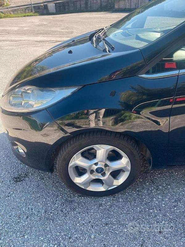 Usata Ford Fiesta Titanium 97 CV (71 kW) 2010 Nero Berlina
