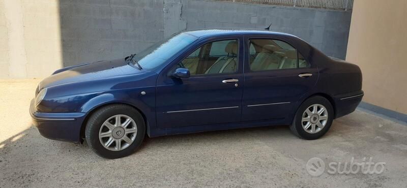 Usata Lancia Lybra 110 CV (80 kW) 2000 Blu Berlina