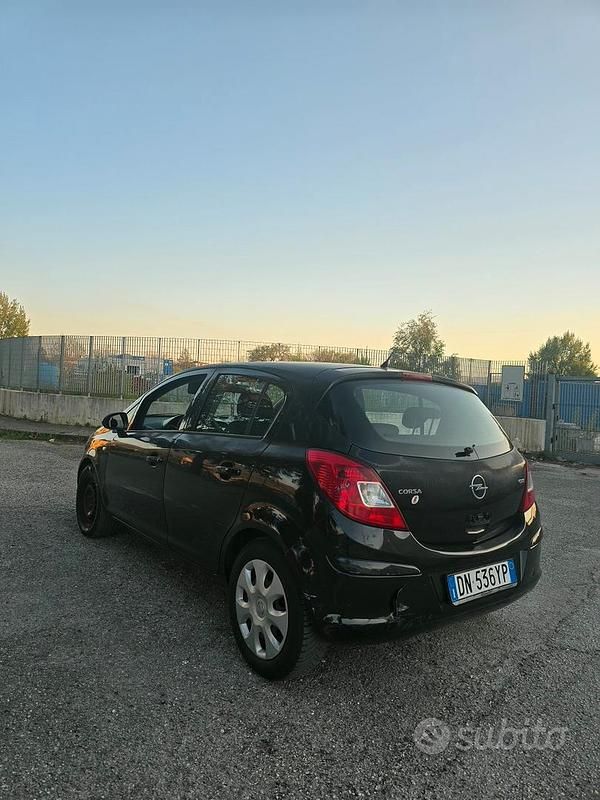 Usata Opel Corsa Cosmo 90 CV (66 kW) 2009 Utilitaria