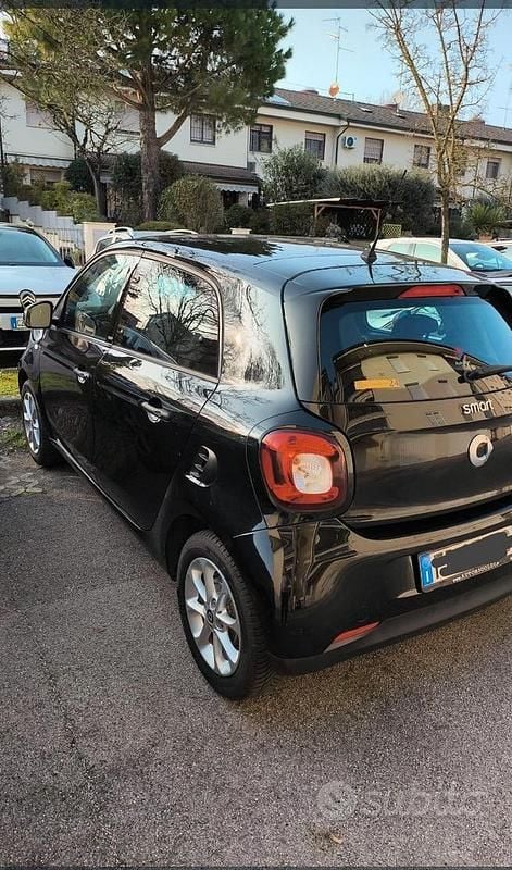 Usata Smart ForFour 71 CV (52 kW) 2016 Nero Utilitaria
