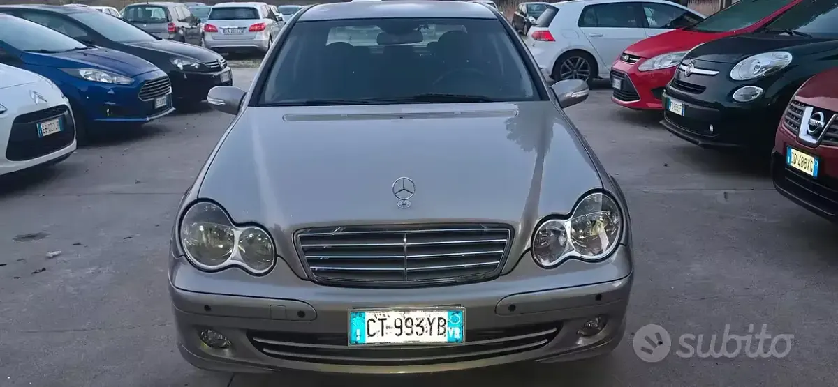 Usata Mercedes C220 Elegance 122 CV (89 kW) 2005 Grigio Berlina