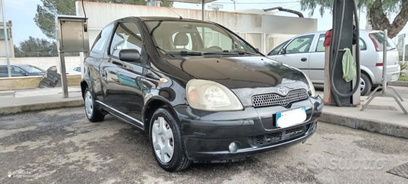 Usata 2001 Toyota Yaris Due volumi | 900 € (Buon prezzo) - Immagine 1/4