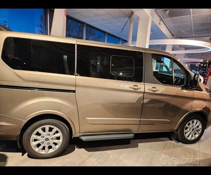 Usata Ford Tourneo 131 CV (96 kW) 2020 Grigio Monovolume