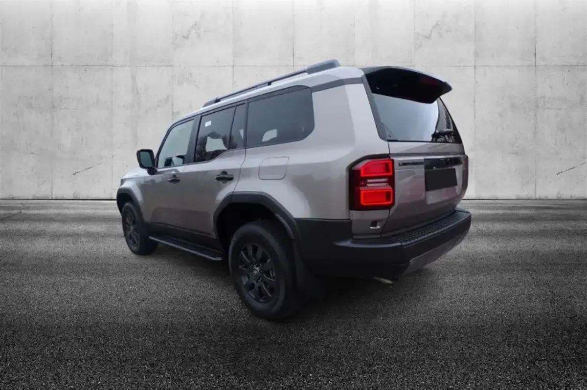 Nuova Toyota Land Cruiser Lounge 205 CV (150 kW) 2026 Marrone Station wagon
