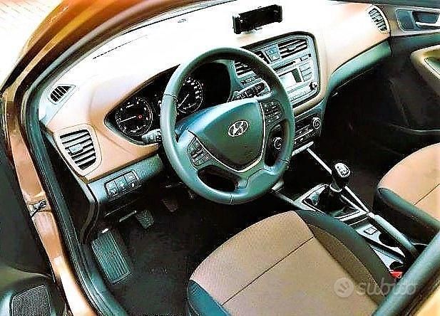 Occasion Hyundai i20 Style 90 ch (66 kW) 2015 Marron Berline