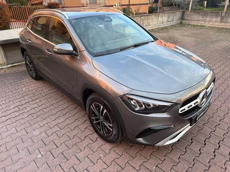 Usata Mercedes GLA180 150 CV (110 kW) 2025 Grigio SUV