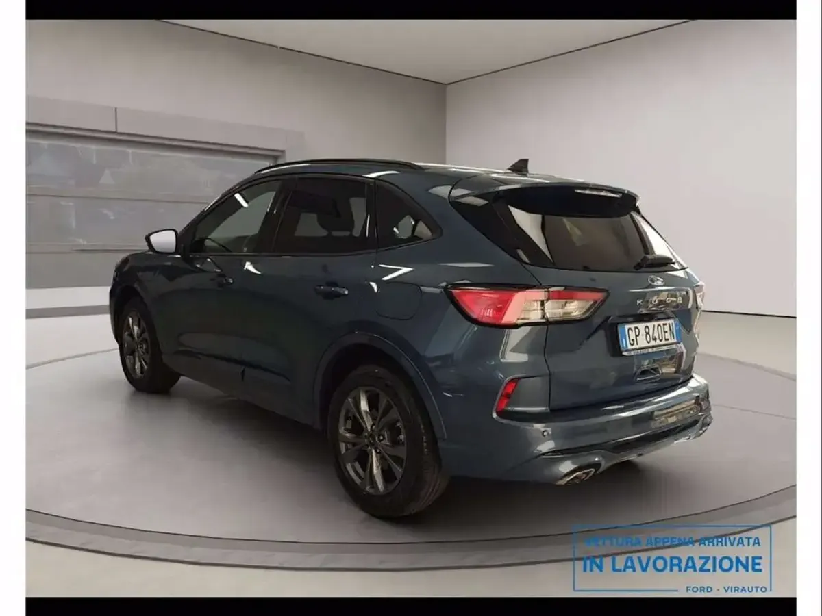 Usata Ford Kuga ST-Line 224 CV (164 kW) 2023 Chrome blue SUV