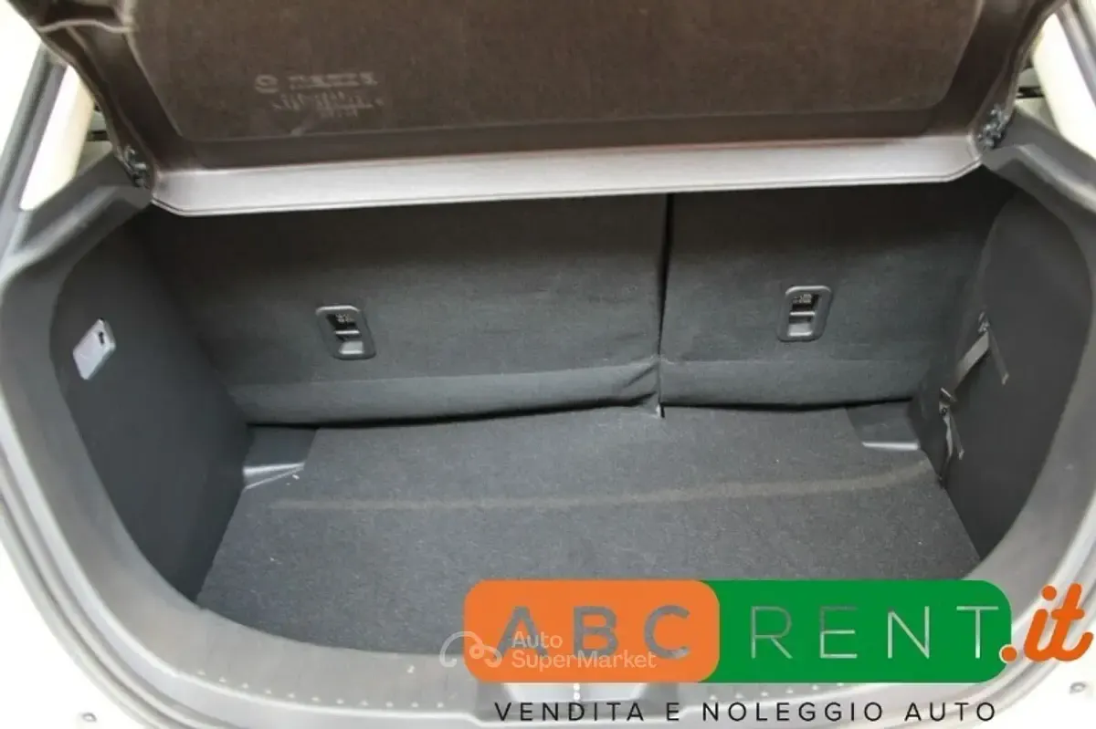 Begagnad Mazda 2 Center-Line 75 HK (55 kW) 2024 Beige Halvkombi