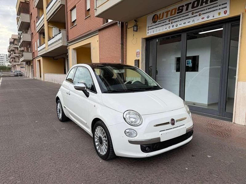 Bianco Usata 2011 Fiat 500 Lounge Due volumi | 6990 € (Buon prezzo) - Immagine 1/4