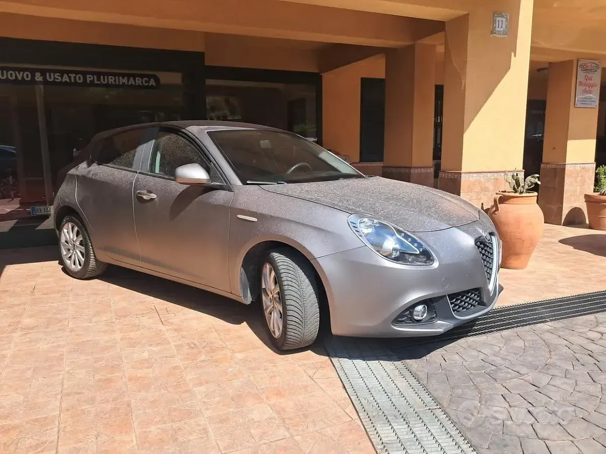 Usata Alfa Romeo Giulietta Super 120 CV (88 kW) 2019 Grigio Utilitaria
