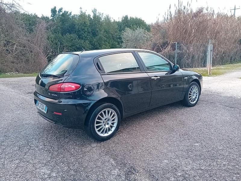Usata Alfa Romeo 147 Progression 104 CV (76 kW) 2007 Nero Utilitaria