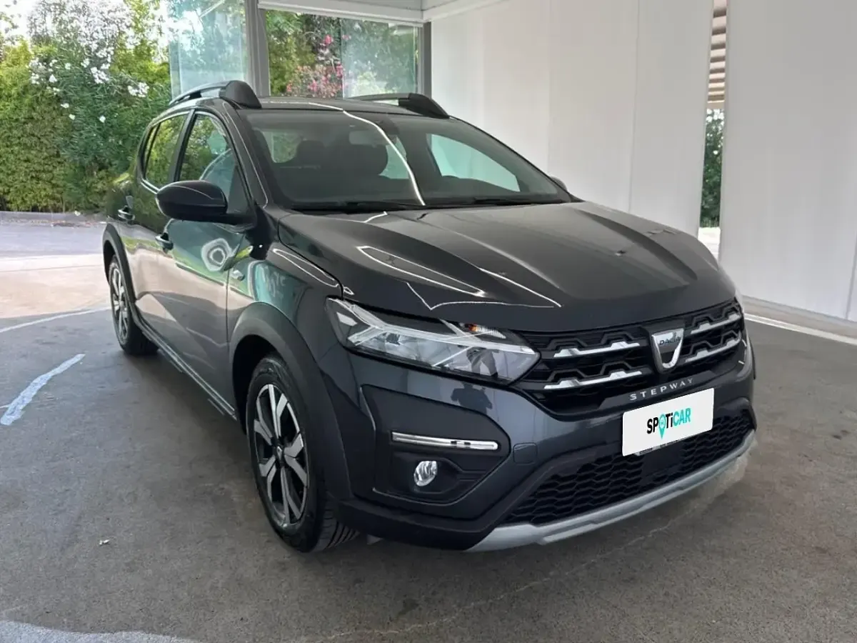 Usata Dacia Sandero Comfort 91 CV (66 kW) 2021 Nero Utilitaria