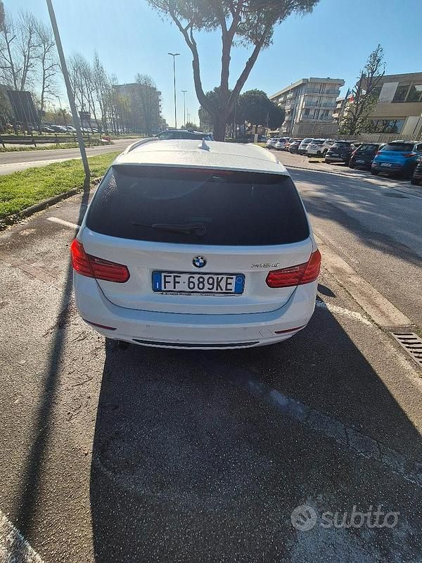 Begagnad BMW 318 Sport Line 143 HK (105 kW) 2013 Vit Kombi