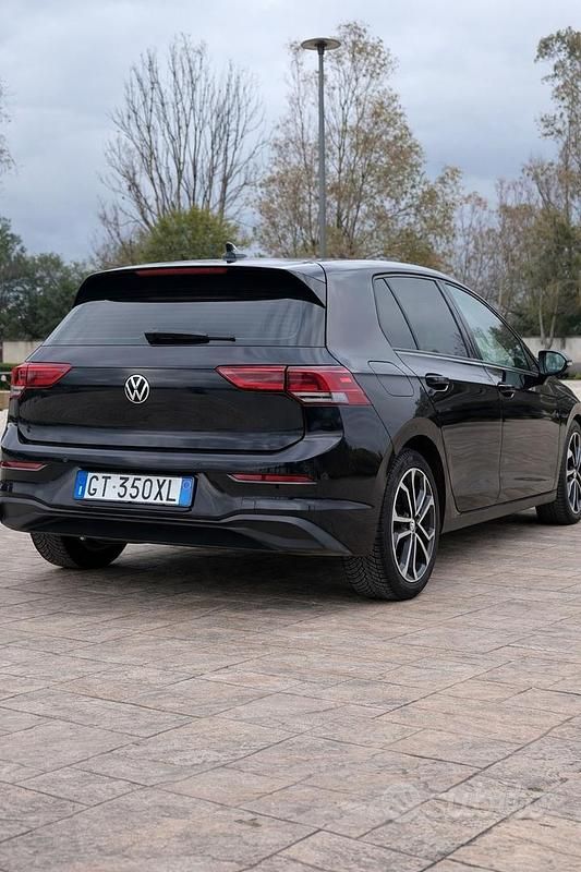 Second-hand VW Golf VII Style 150 CP (110 kW) 2021 Negru Hatchback