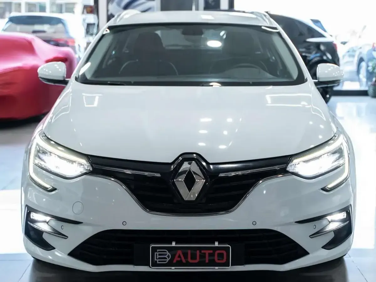 Usata Renault Mégane GrandTour 116 CV (85 kW) 2022 Bianco perlato mettallizzato Station wagon