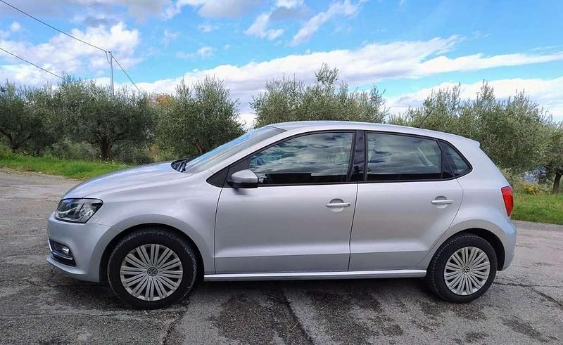 Usata VW Polo Comfortline 75 CV (55 kW) 2015 Argento Berlina