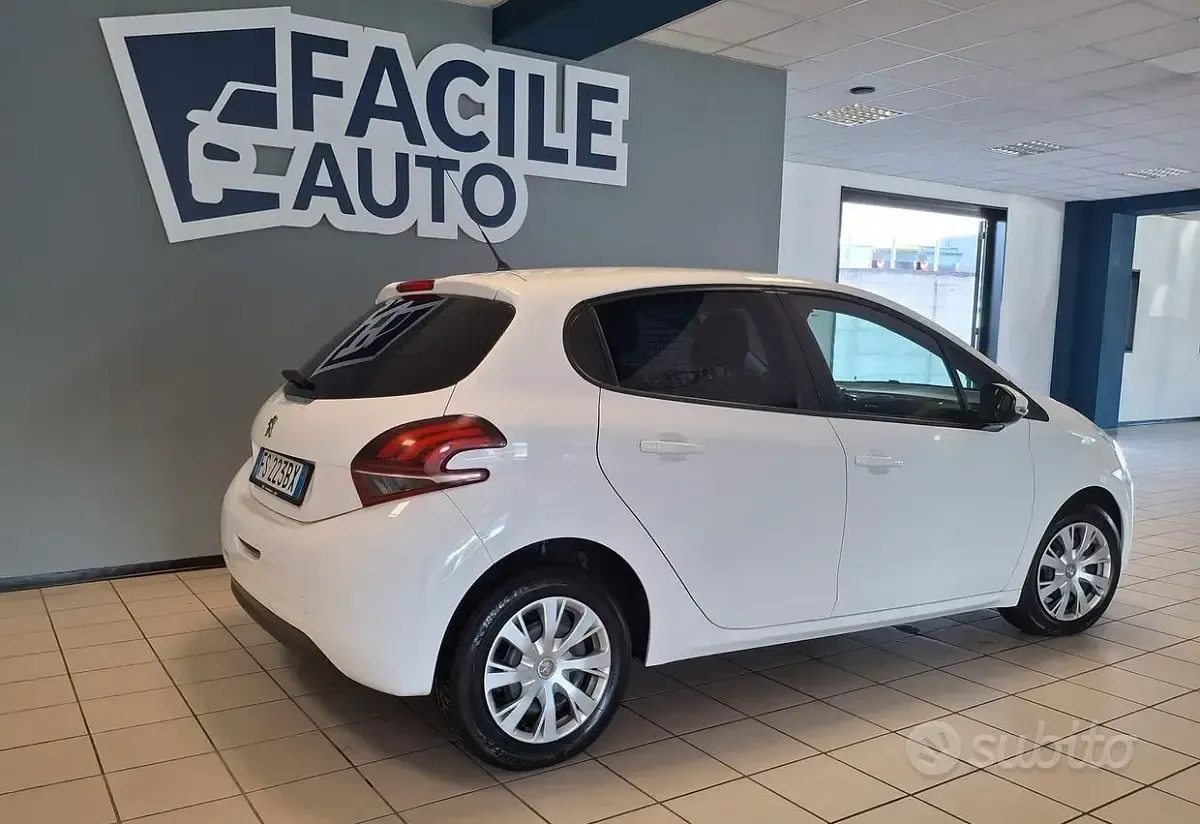 Usata Peugeot 208 Active 102 CV (75 kW) 2018 Bianco Utilitaria