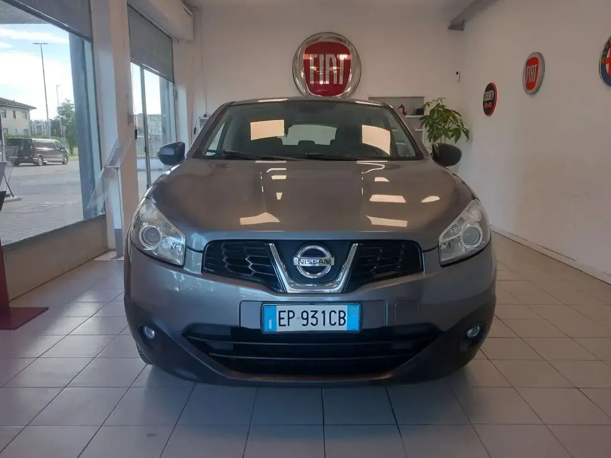 Usata Nissan Qashqai Acenta 117 CV (86 kW) 2013 Grigio SUV