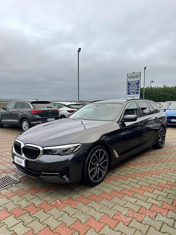 Marrone Usata 2022 BMW 520 Luxury Line Station wagon | 28.980 € (Super prezzo) - Immagine 1/4