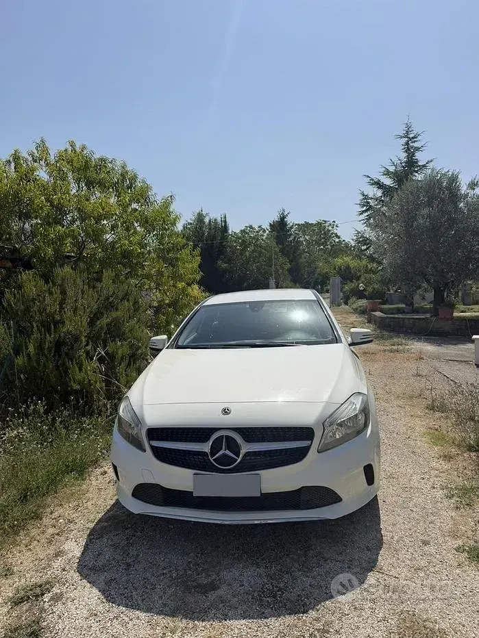 Usata Mercedes A160 90 CV (66 kW) 2017 Bianco Utilitaria