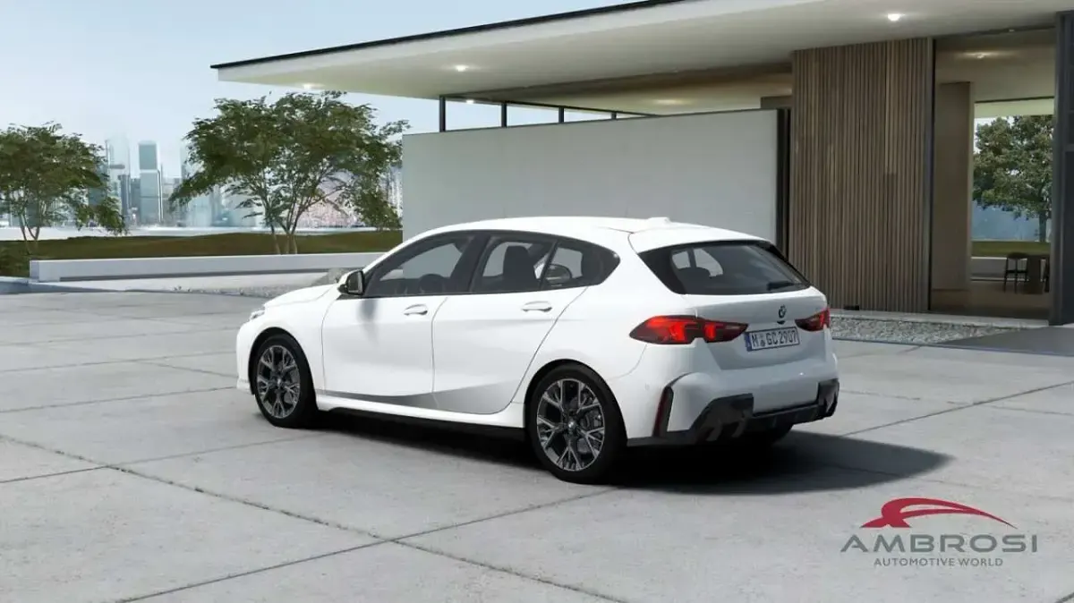 Nuova BMW 118 M Sport 150 CV (110 kW) 2026 Alpin white pastello Utilitaria