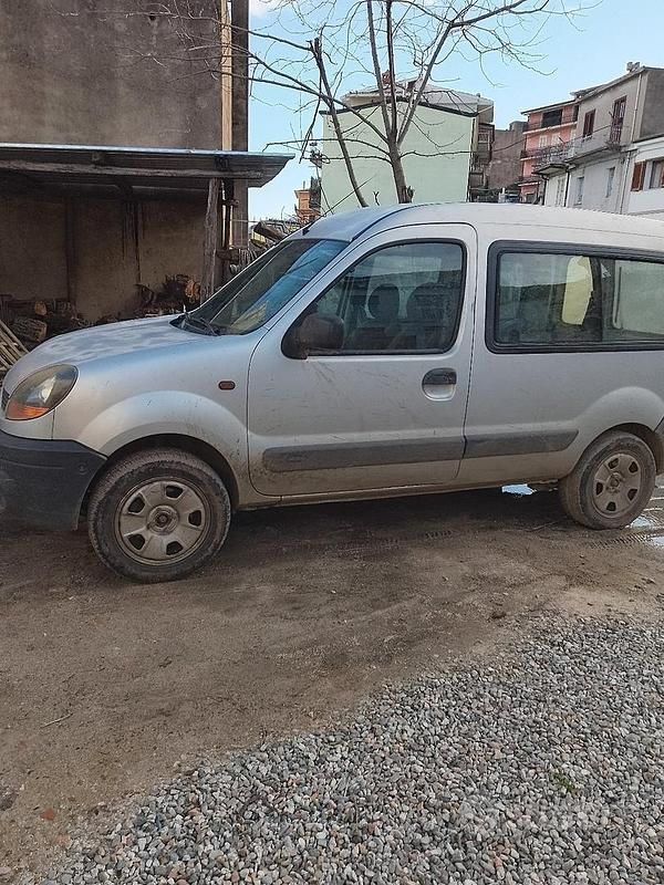 Usata Renault Kangoo 65 CV (47 kW) 2024 Grigio Monovolume