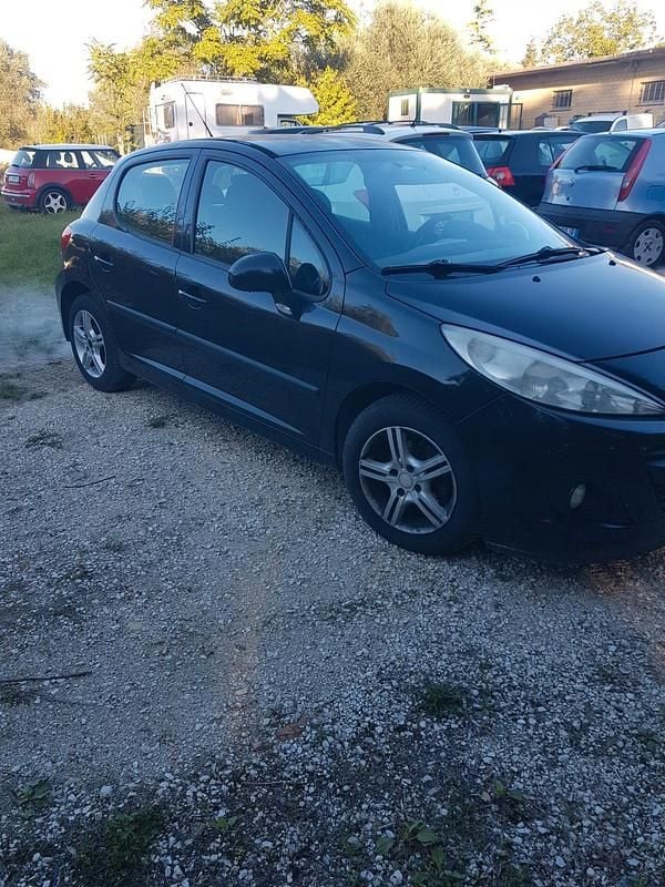 Usata Peugeot 207 73 CV (53 kW) 2010 Nero Berlina
