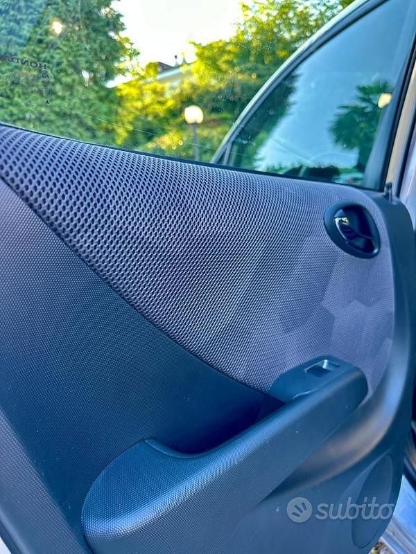 Usata Honda Jazz 83 CV (61 kW) 2006 Grigio Utilitaria