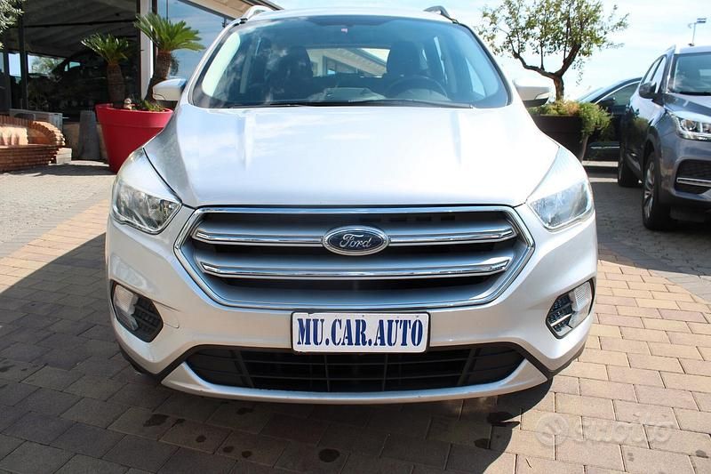 Usata Ford Kuga Titanium 120 CV (88 kW) 2017 Grigio SUV