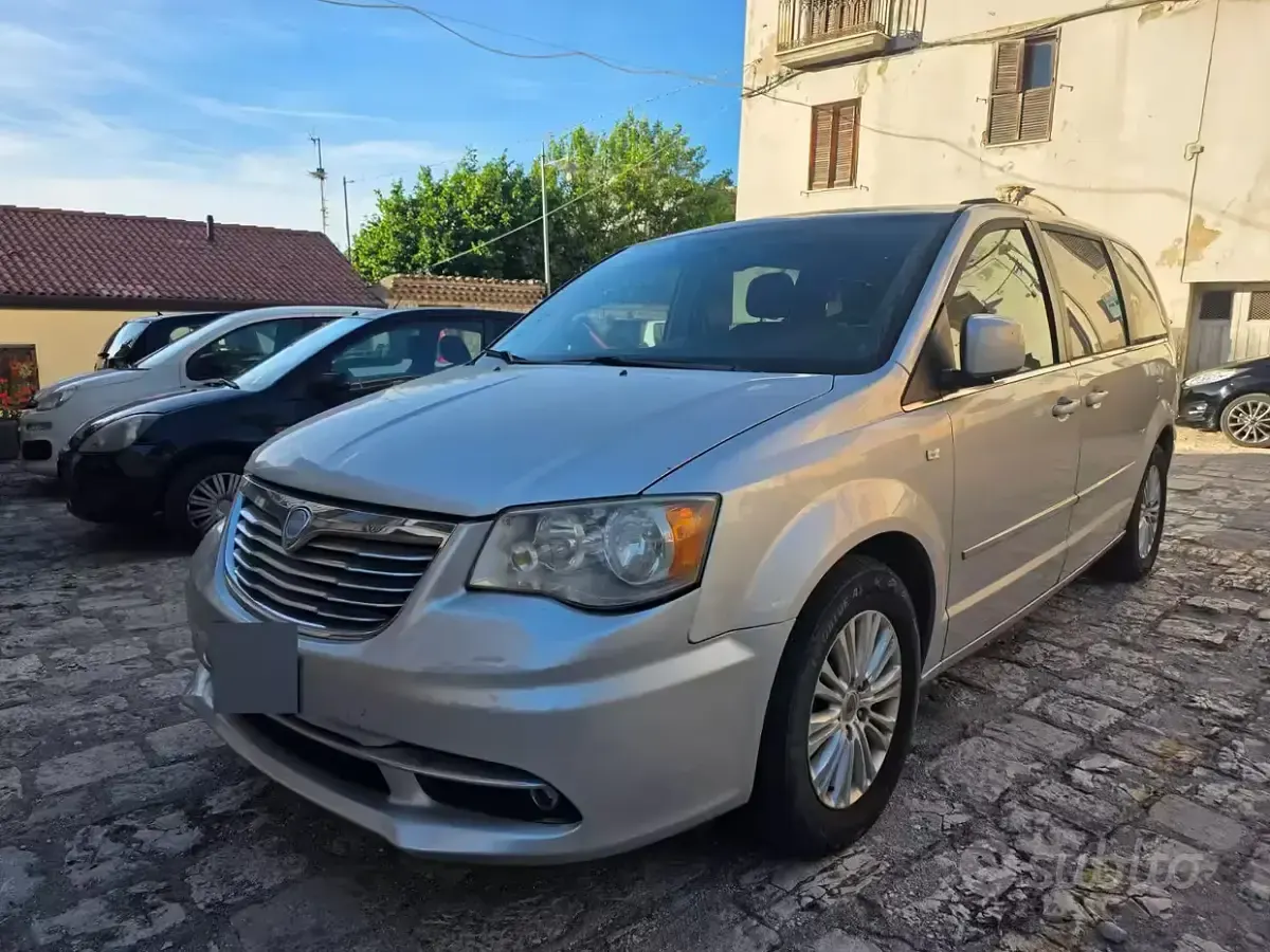 Usata Lancia Voyager 163 CV (119 kW) 2011 Monovolume