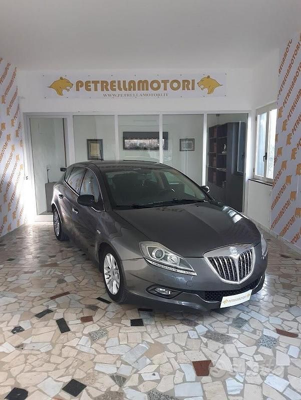 Grigio Usata 2009 Lancia Delta Due volumi | 3000 € (Buon prezzo) - Immagine 1/4