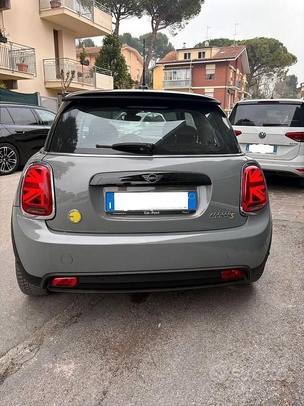Usata Mini Cooper SE 135 kW (184 CV) 2022 Grigio Utilitaria