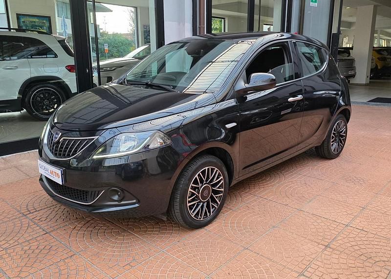 Nero Usata 2024 Lancia Ypsilon S Due volumi | 15.250 € (Molto cara) - Immagine 1/4