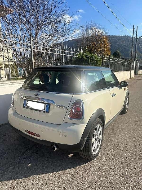 Usata Mini Cooper D 111 CV (81 kW) 2011 Beige Utilitaria