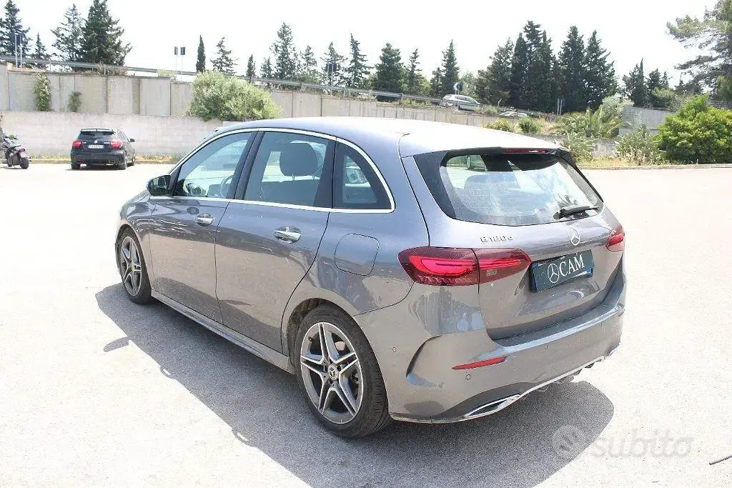 Usata Mercedes B180 AMG Line Premium 116 CV (85 kW) 2024 Grigio Utilitaria