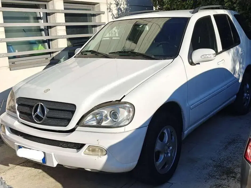 Usata Mercedes ML270 163 CV (119 kW) 2002 Bianco SUV